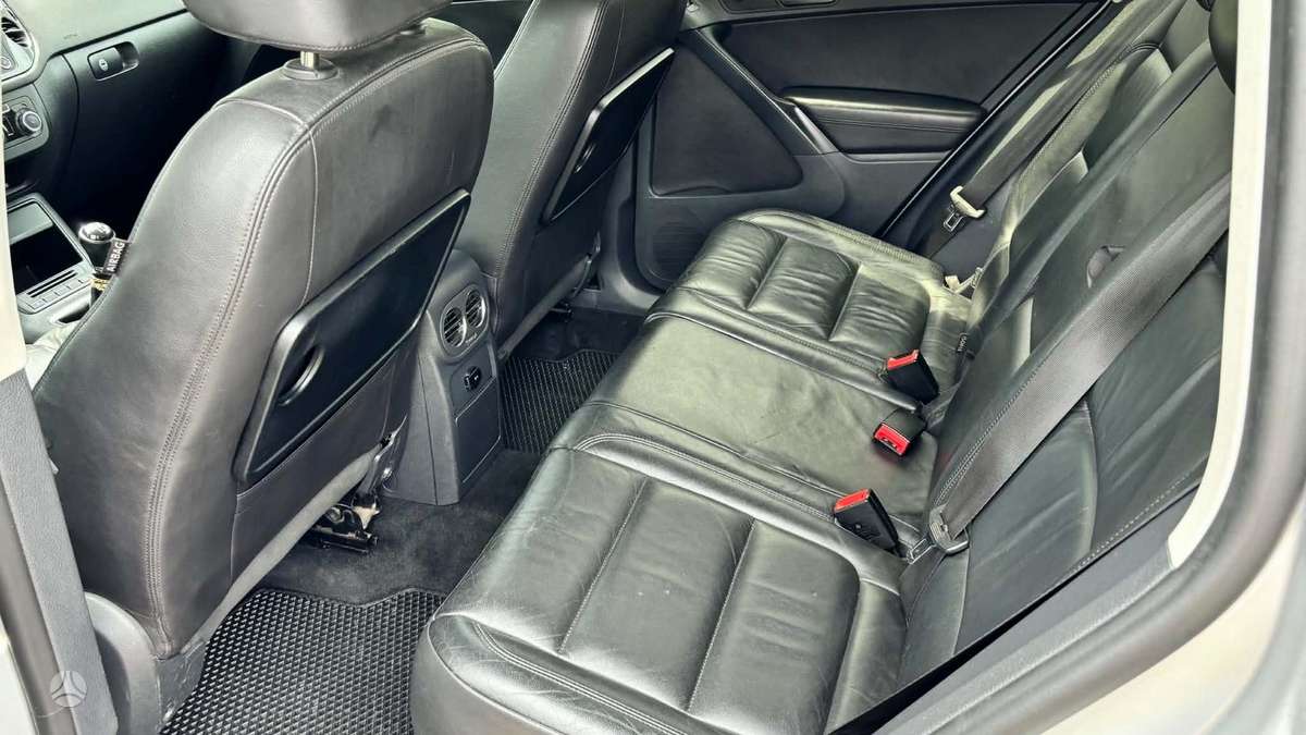 Volkswagen Tiguan - 12