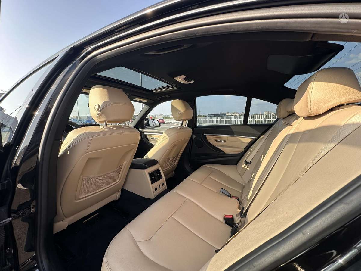 BMW 330, 2.0 l., Седан