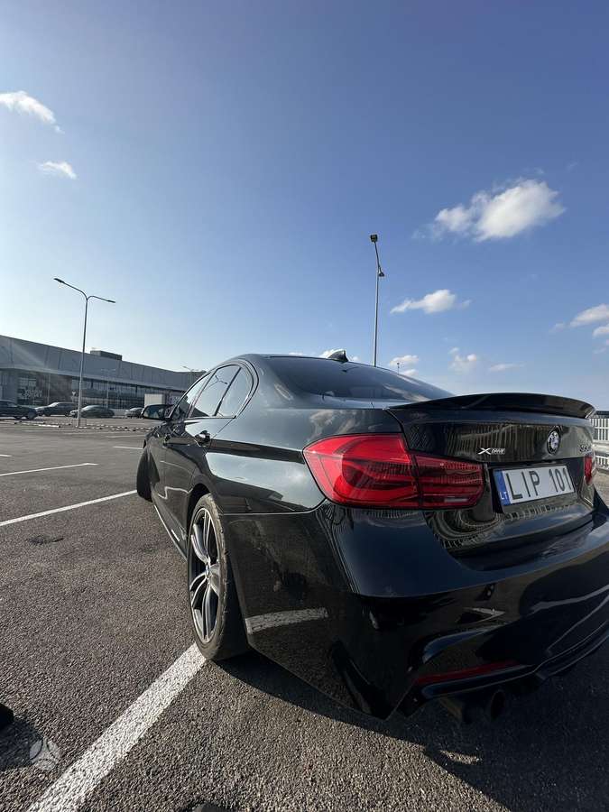 BMW 330, 2.0 l., Седан