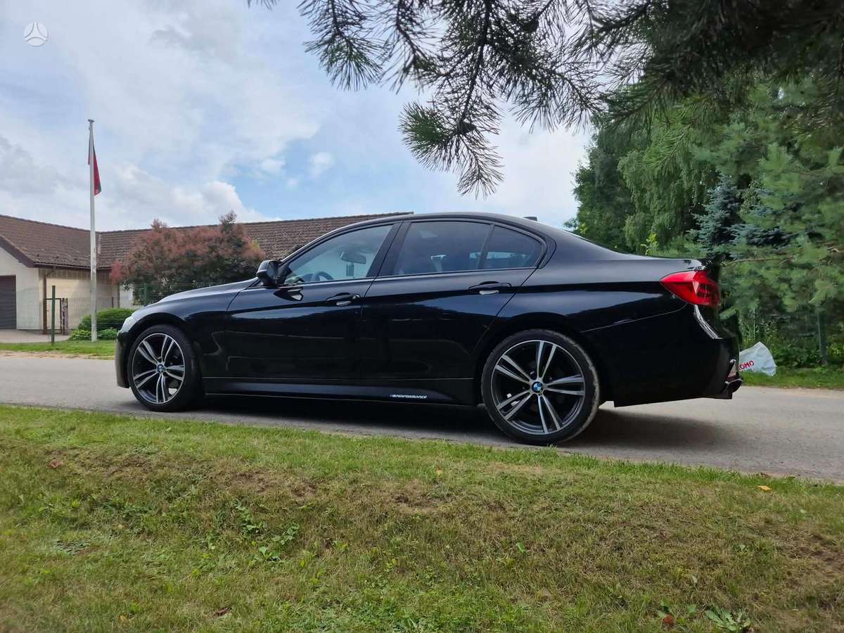 BMW 330, 2.0 l., Седан