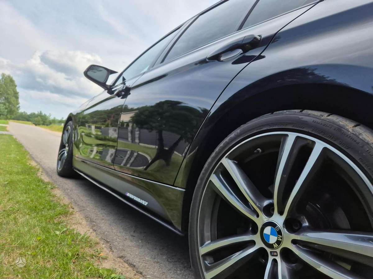 BMW 330, 2.0 l., Седан