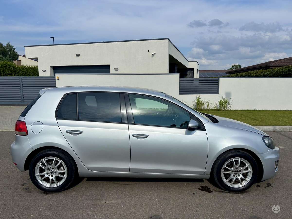 Volkswagen Golf - 2