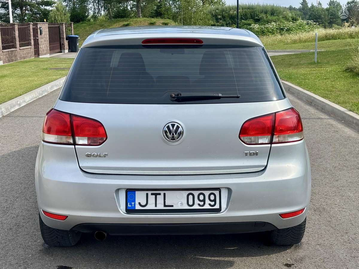 Volkswagen Golf - 5