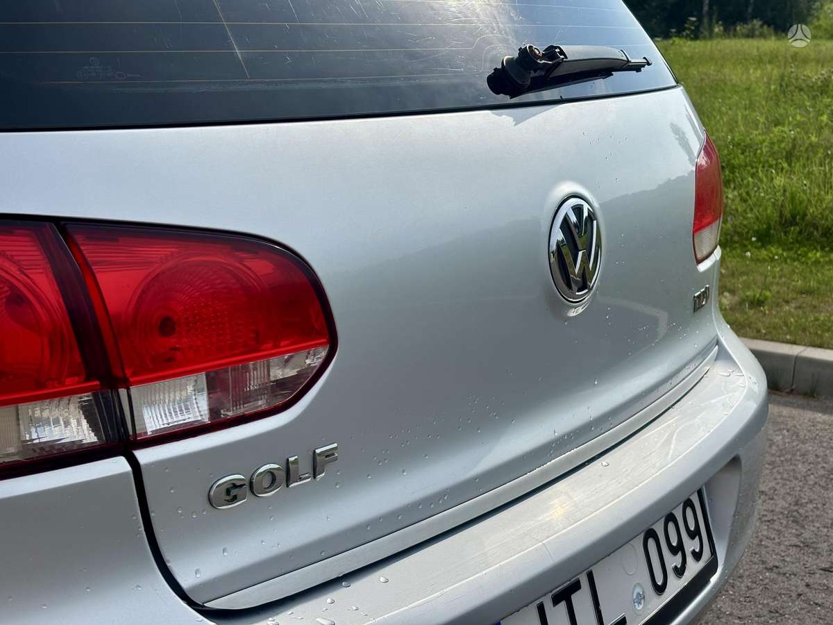 Volkswagen Golf - 6