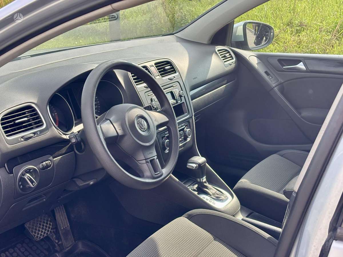 Volkswagen Golf - 11