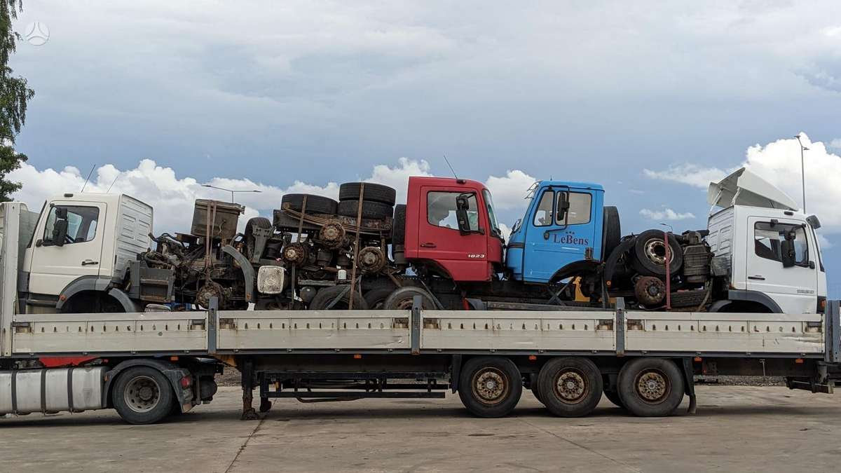 DAF Truck dismantling and loading, тягачи