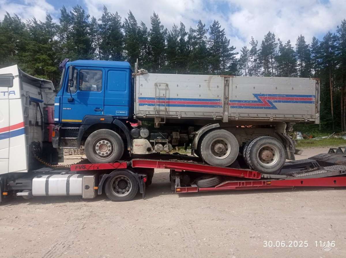 Truck dismantling,cuting and loading