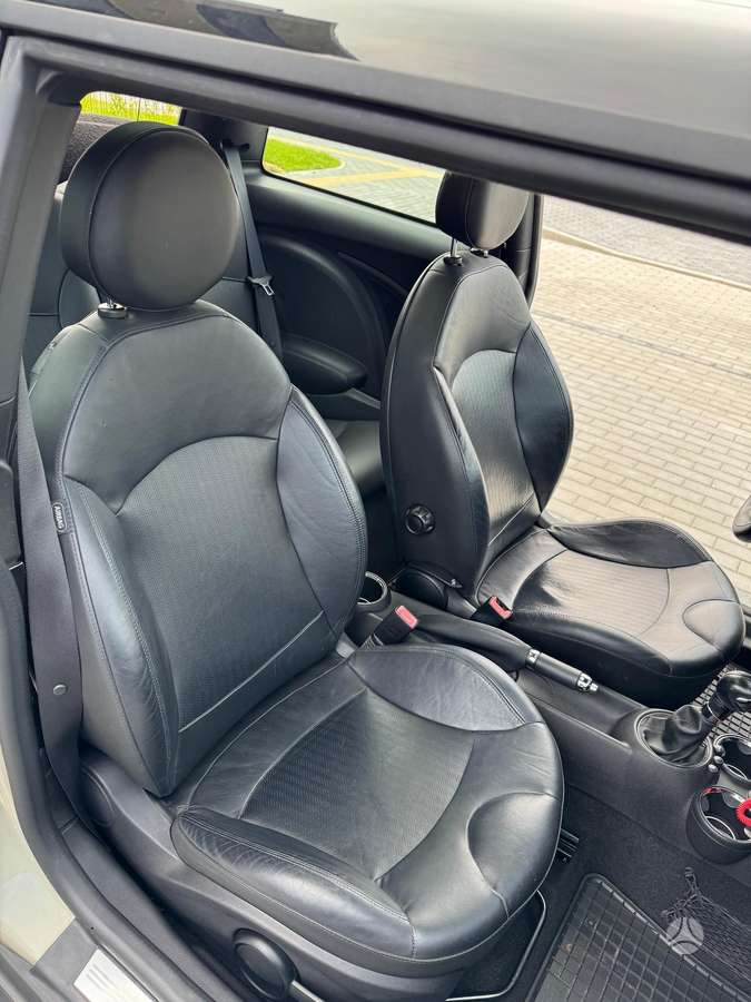 Mini Cooper, 1.6 l., hatchback