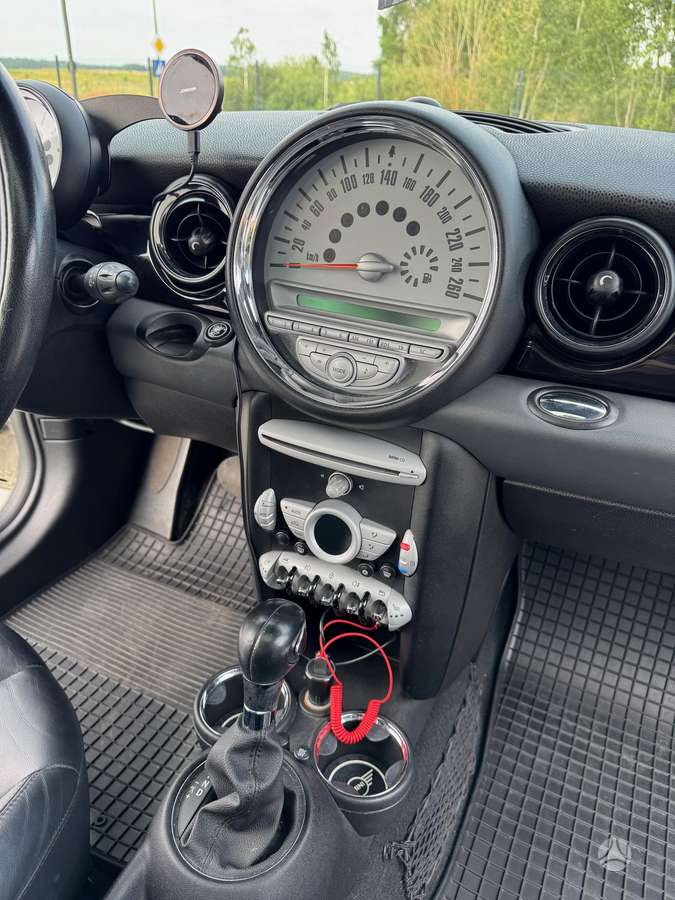 Mini Cooper, 1.6 l., hatchback