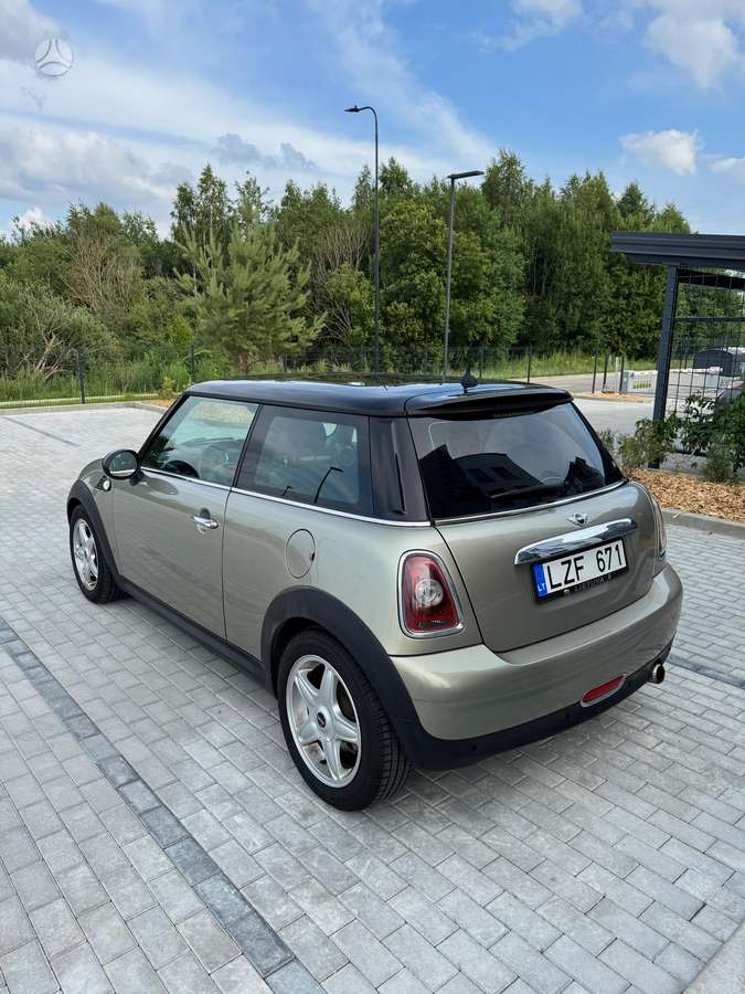 Mini Cooper, 1.6 l., hatchback