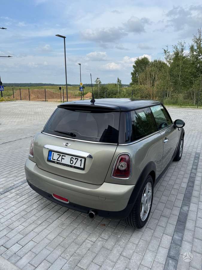 Mini Cooper, 1.6 l., hatchback