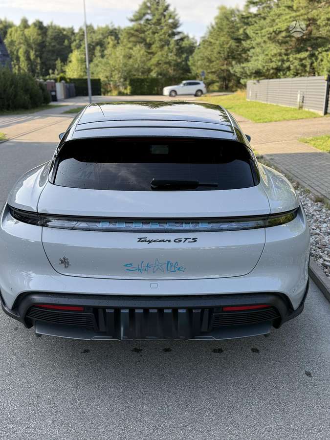 Porsche Taycan - 10