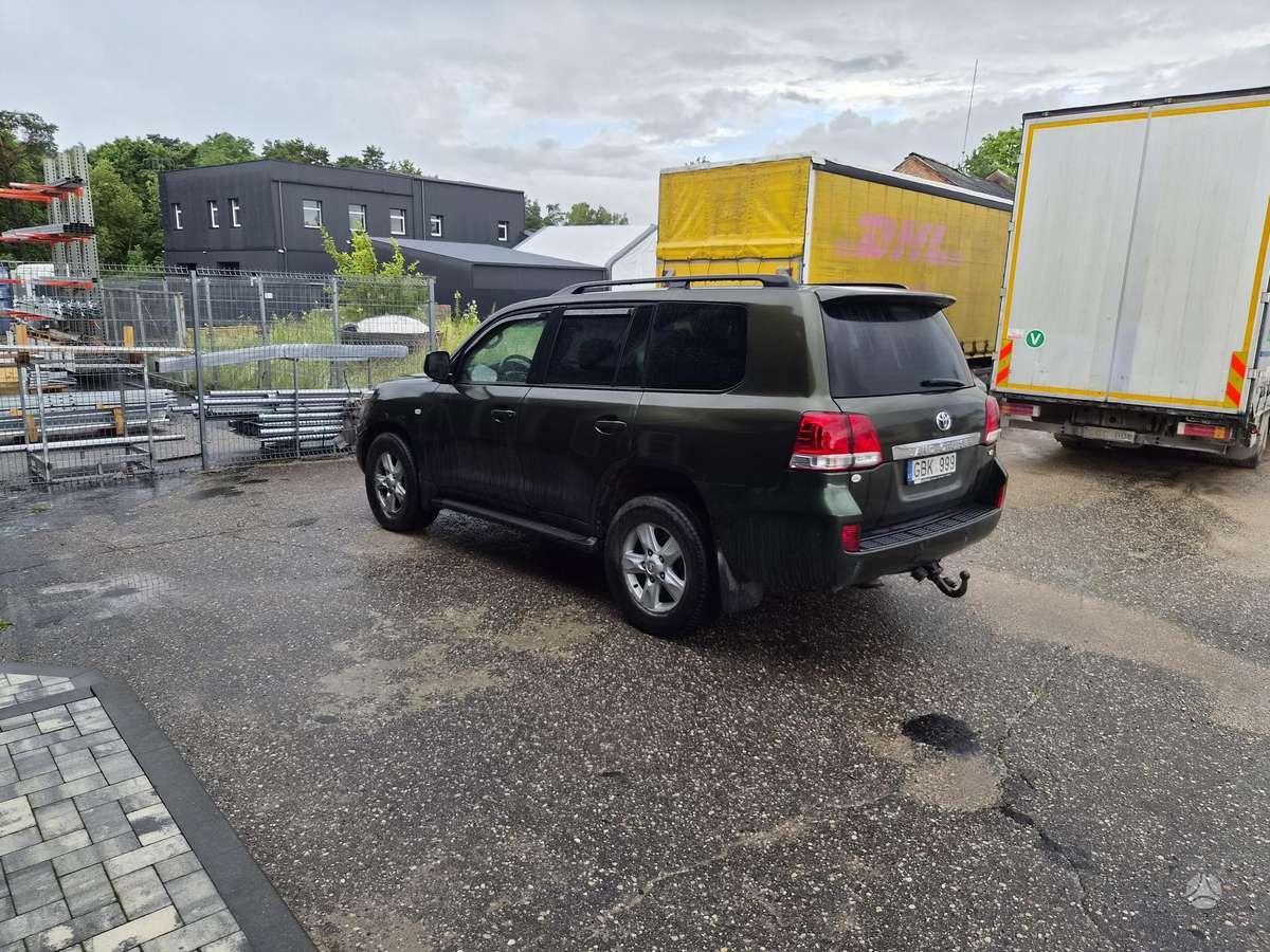 Toyota Land Cruiser - 3