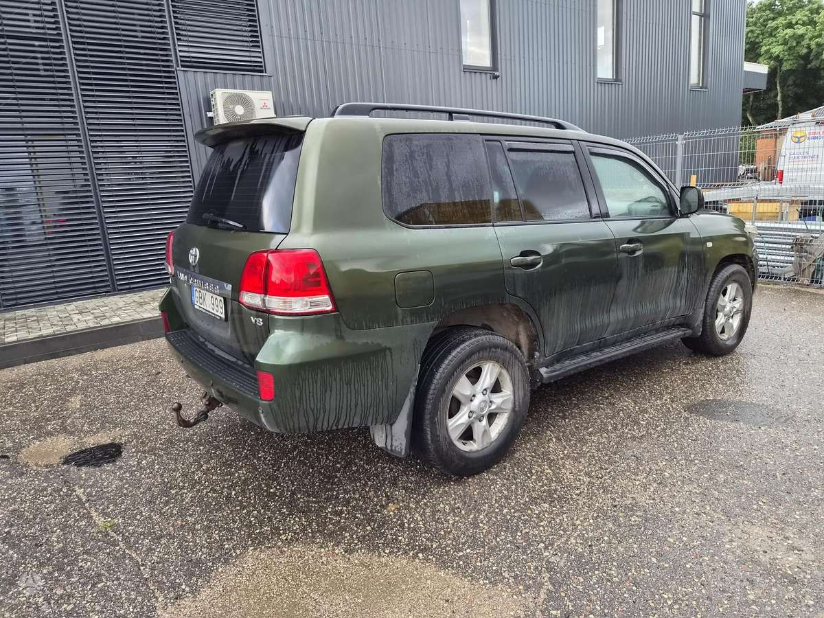 Toyota Land Cruiser - 4