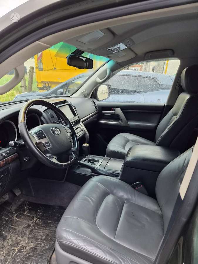 Toyota Land Cruiser - 5