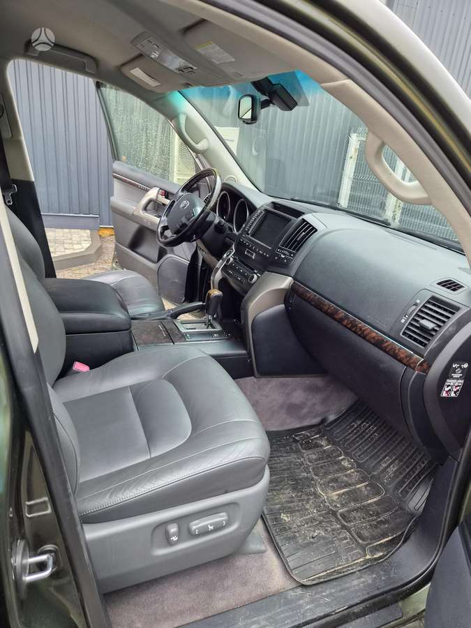 Toyota Land Cruiser - 6