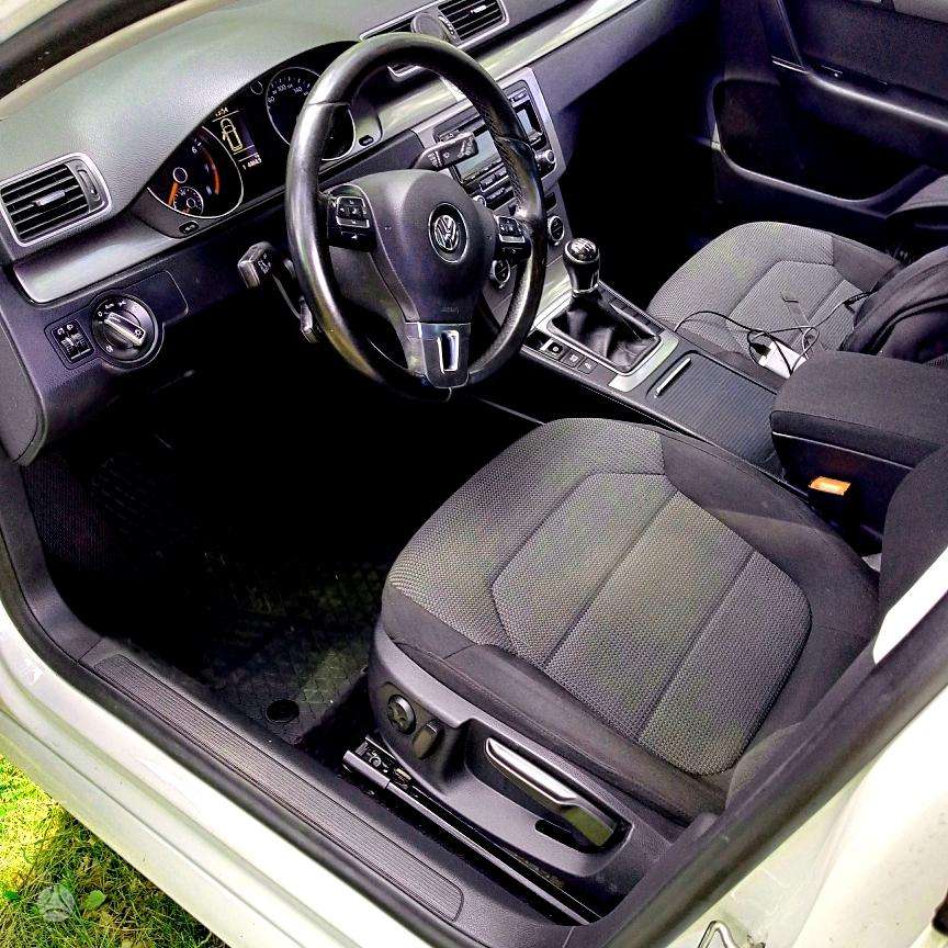 Volkswagen Passat - 11