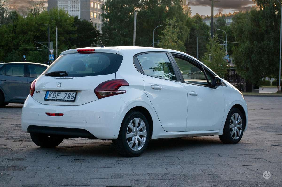 Peugeot 208 - 3