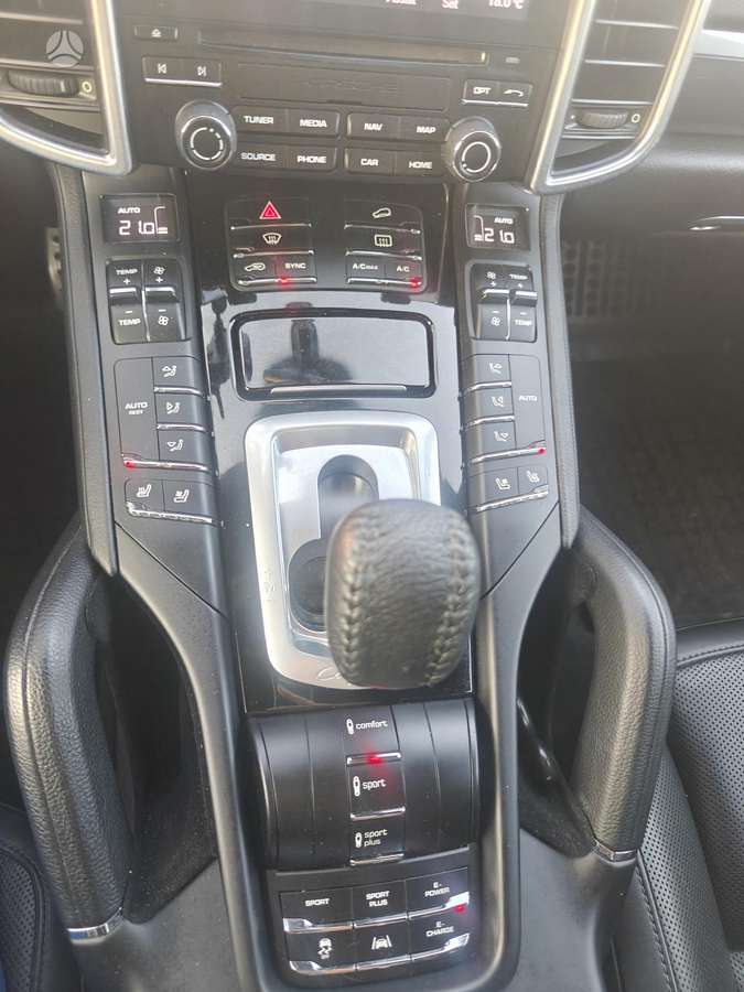 Porsche Cayenne - 10