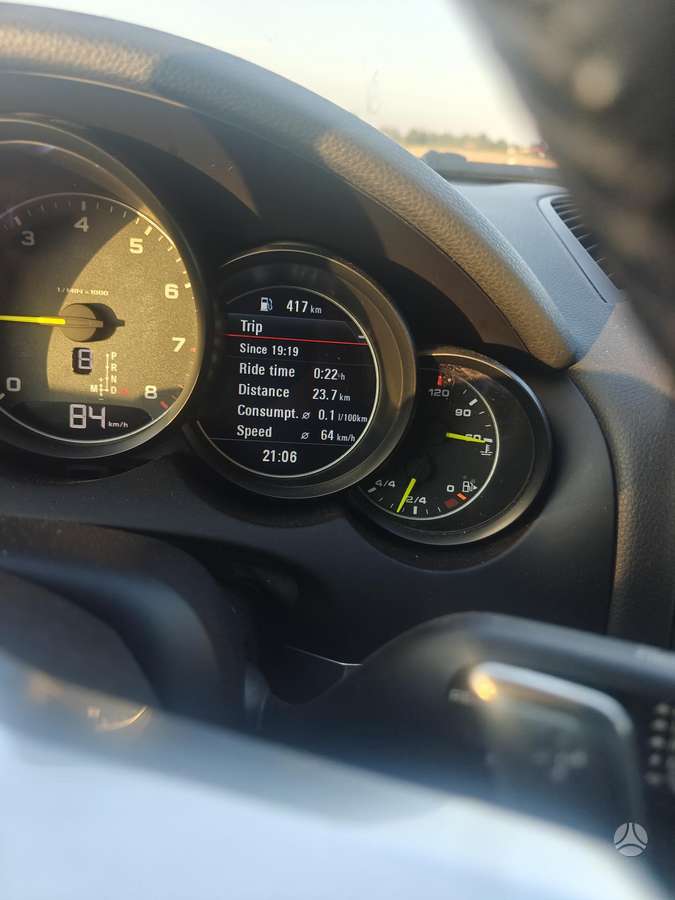 Porsche Cayenne - 12