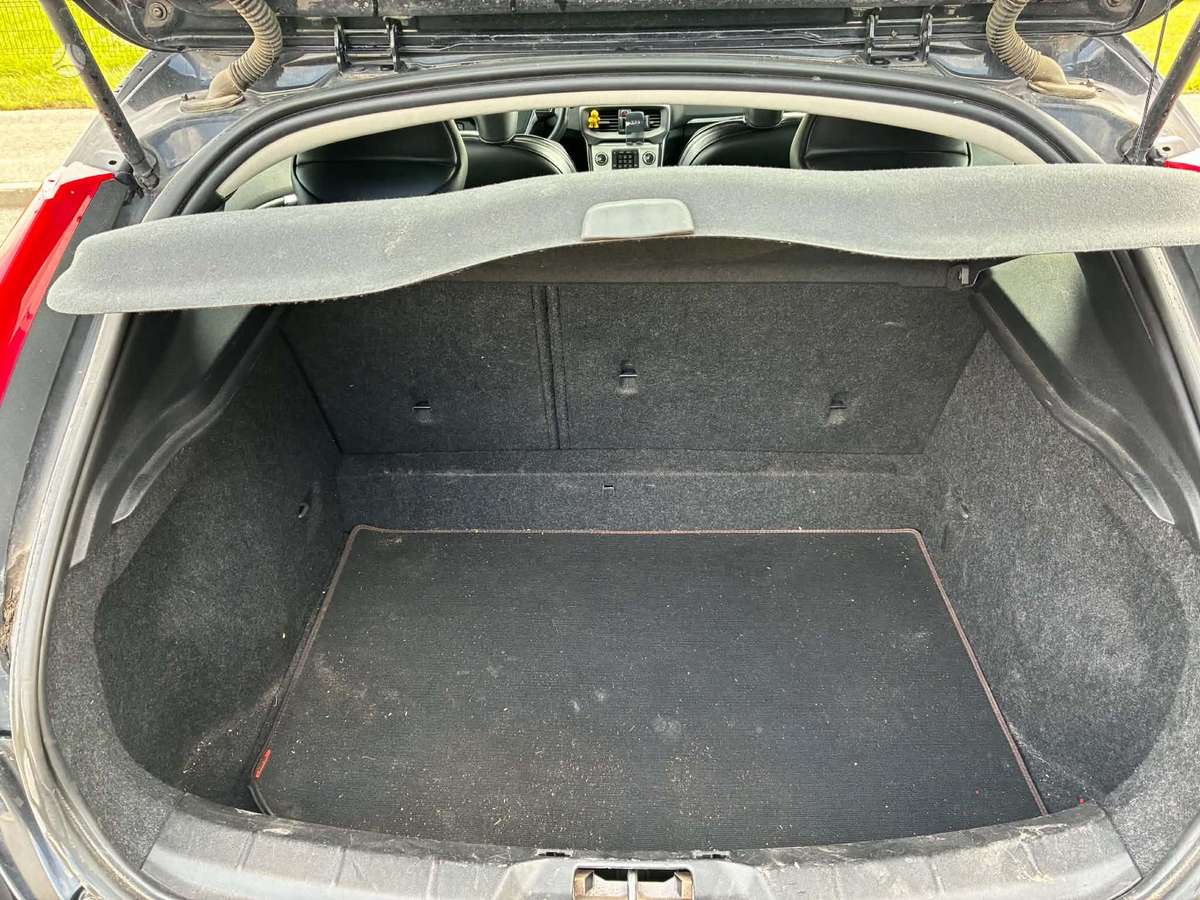Volvo V40, 2.0 l., hatchback