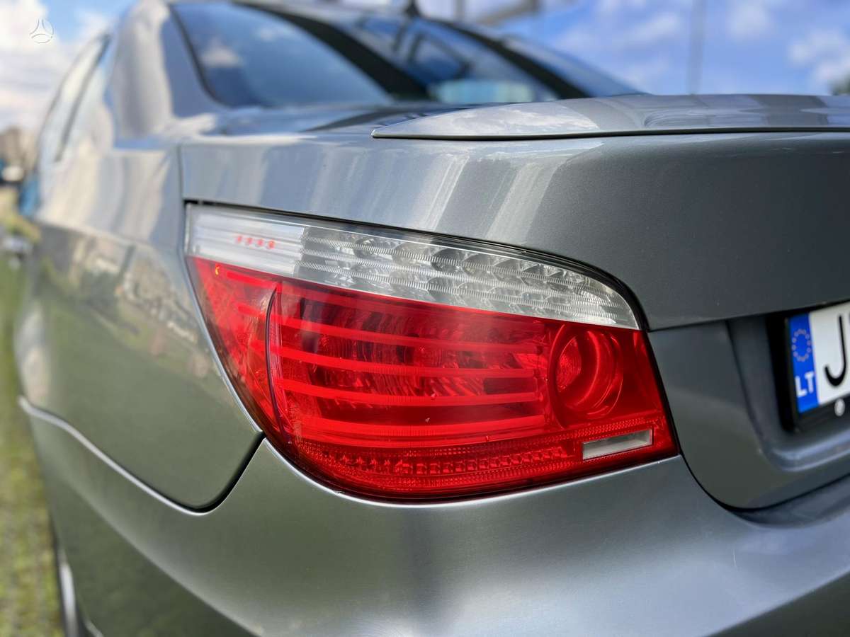 BMW 520, Седан