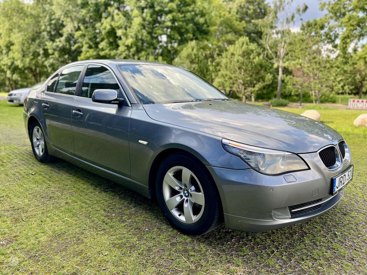 BMW 520, Седан