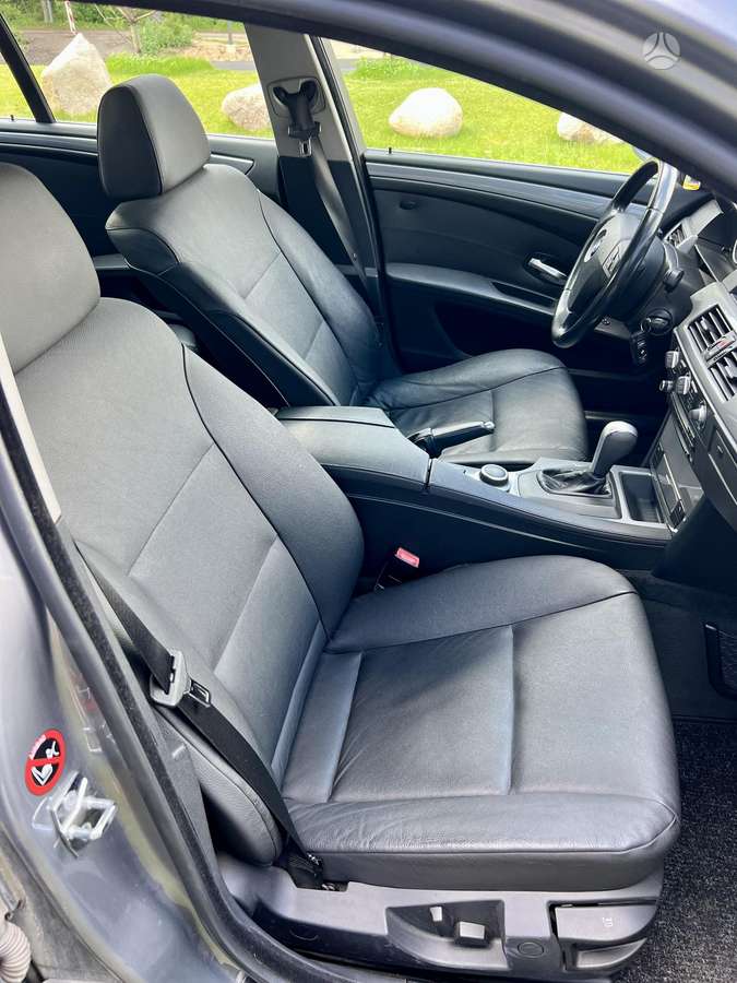 BMW 520, Седан