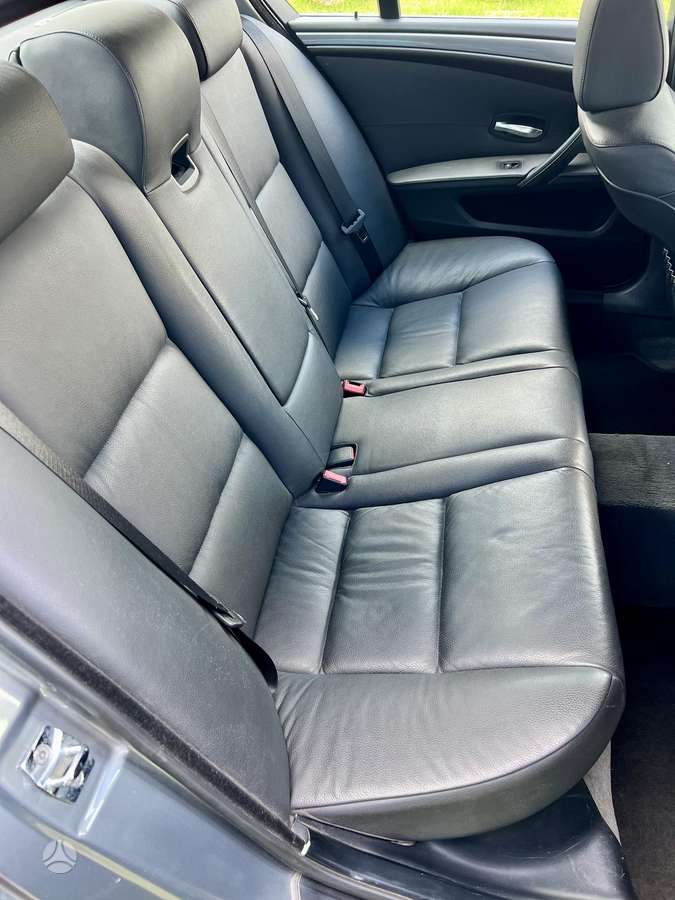 BMW 520, Седан