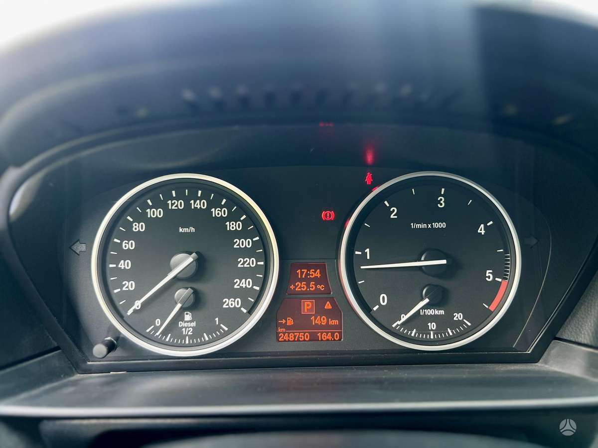 BMW 520, Седан