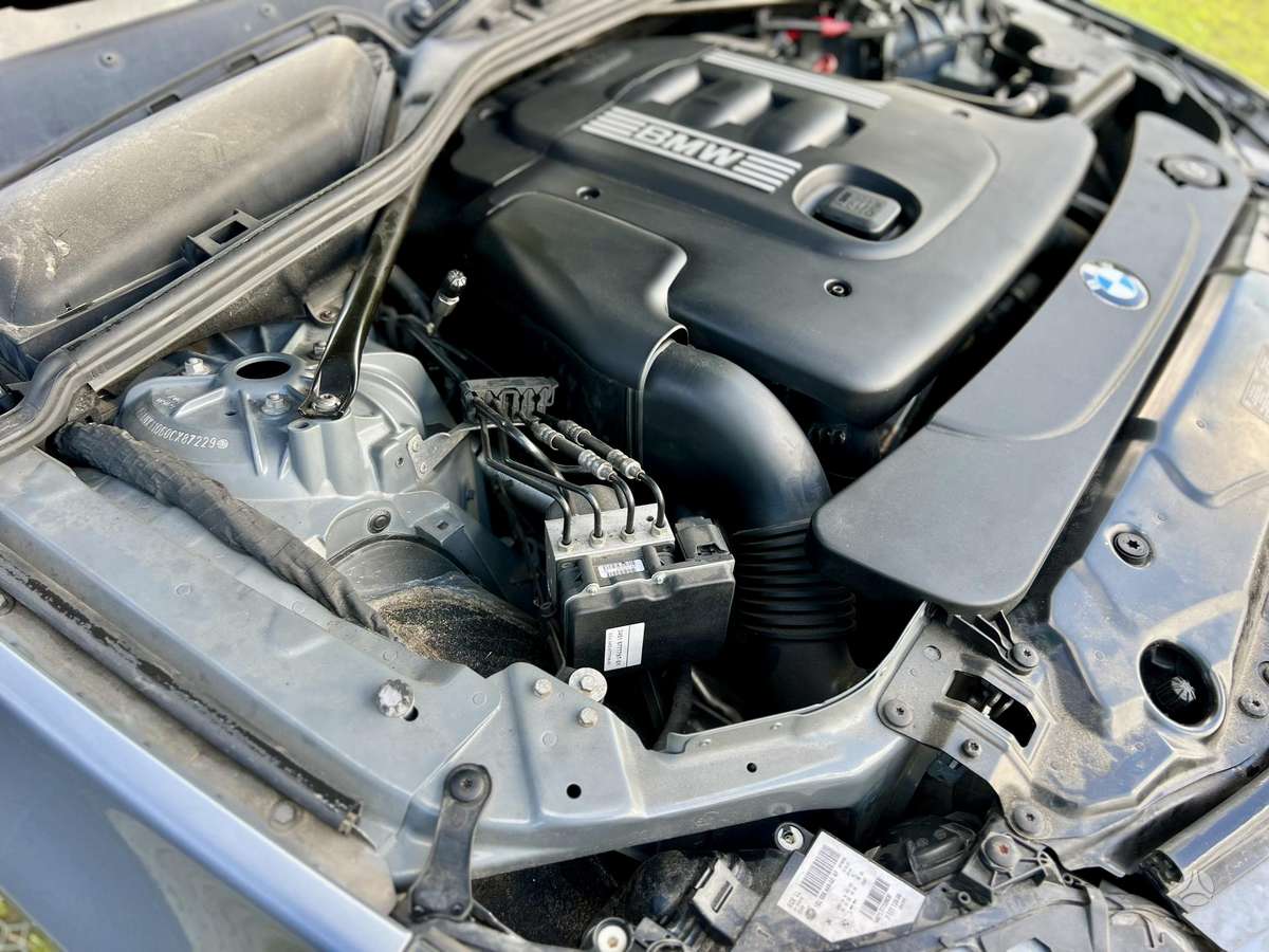 BMW 520, Седан