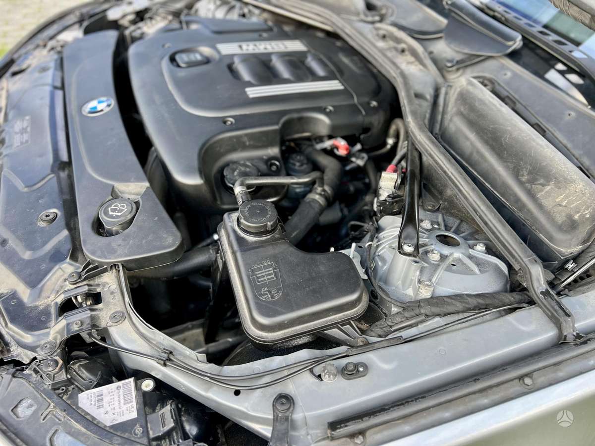 BMW 520, Седан
