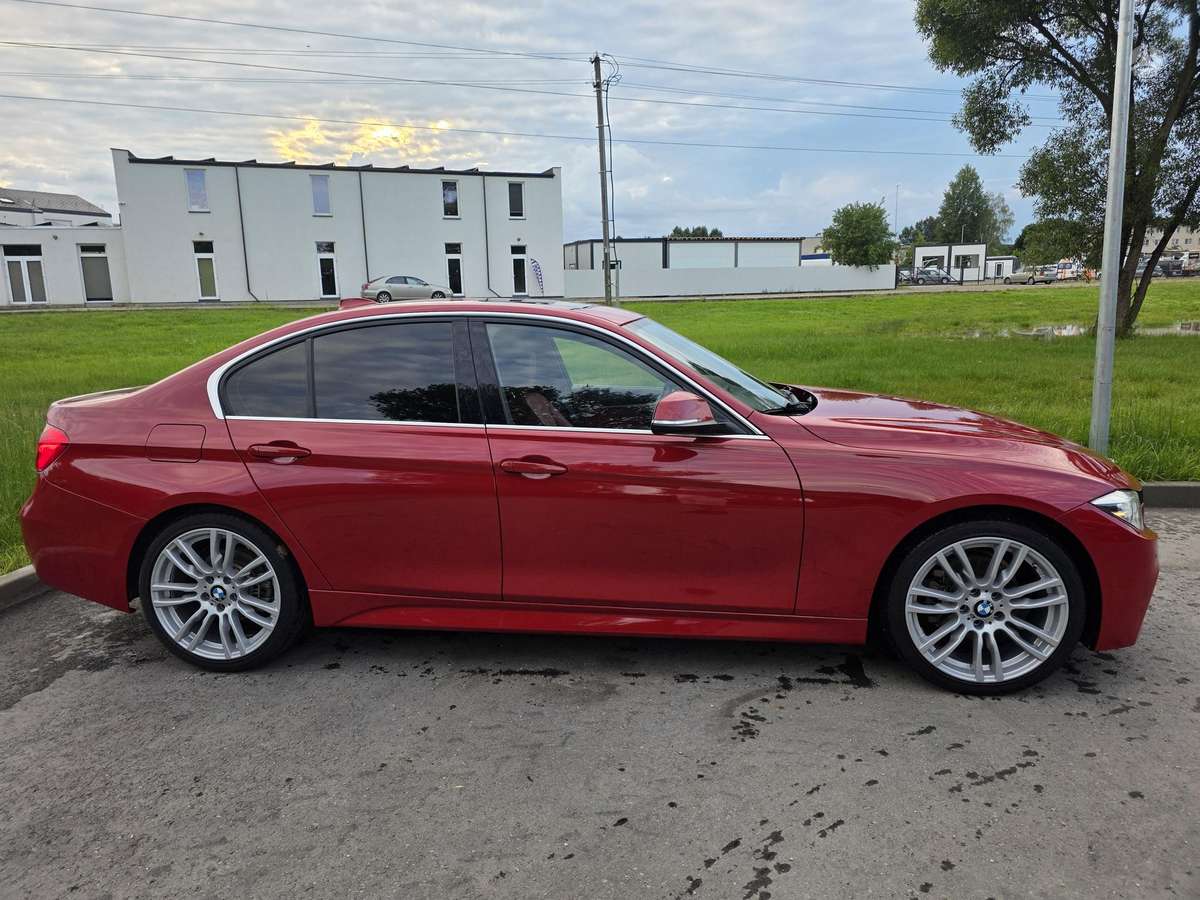 BMW 330, 2.0 l., Седан