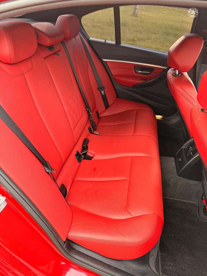 BMW 330, 2.0 l., Седан
