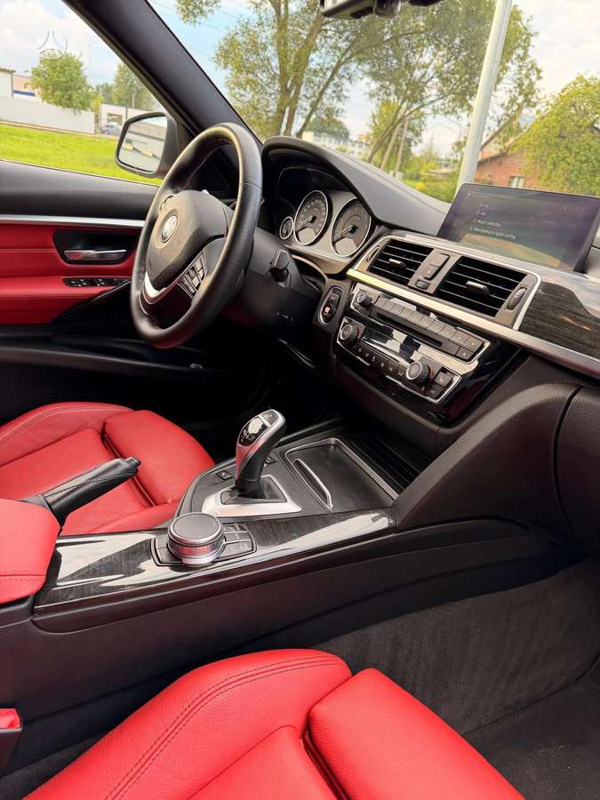 BMW 330, 2.0 l., Седан
