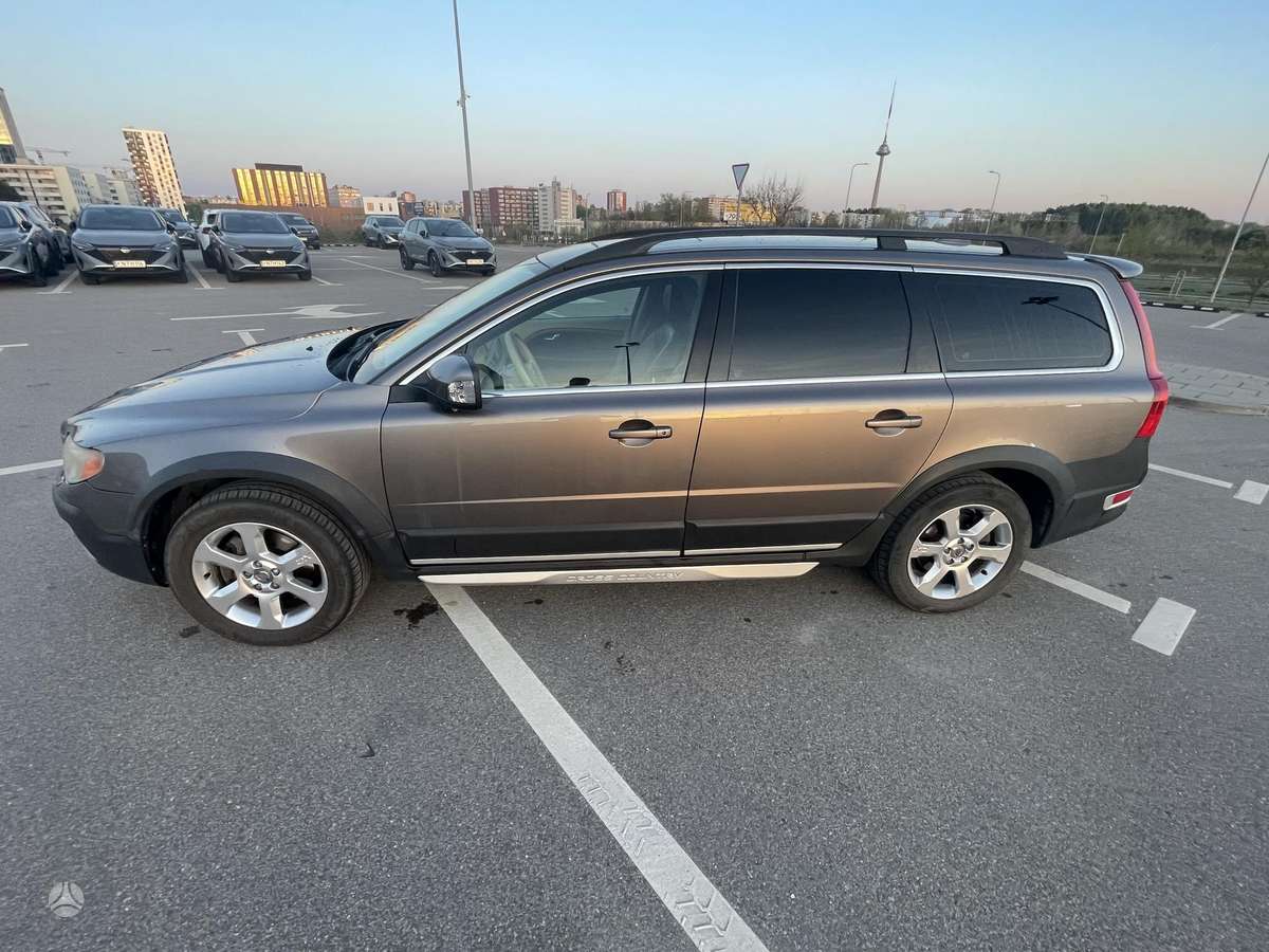 Volvo XC70, 2.4 l., wagon