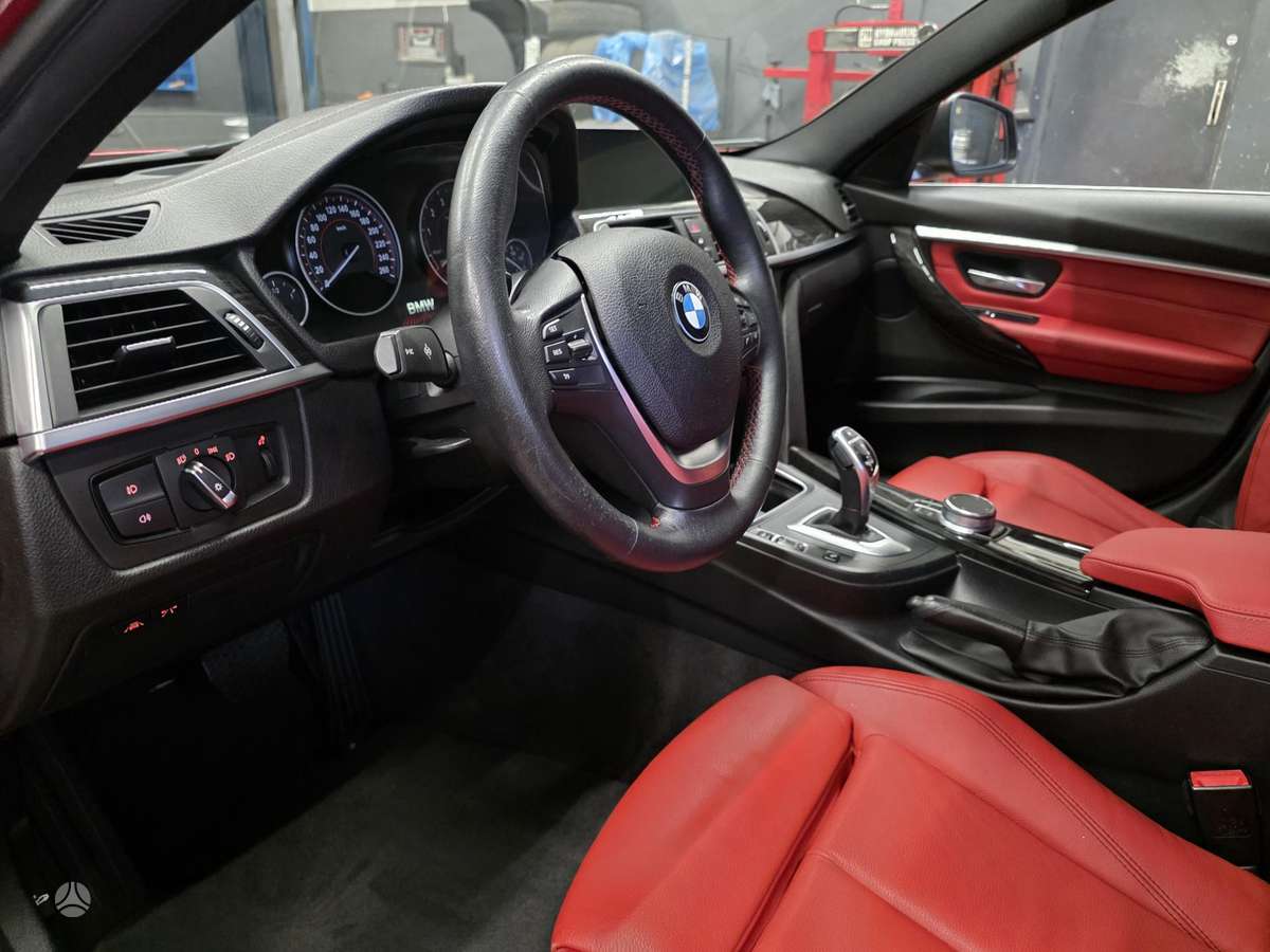 BMW 330, 2.0 l., Седан