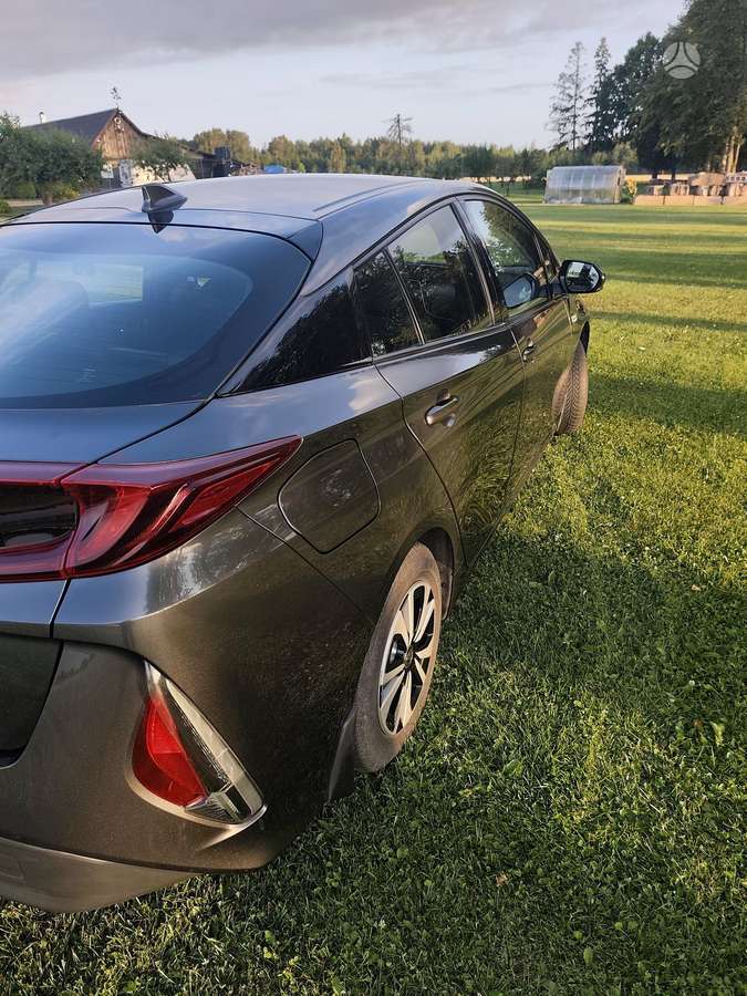 Toyota Prius - 5