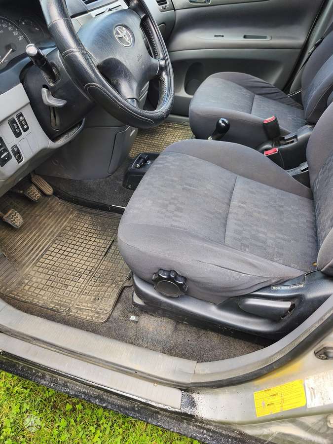 Toyota Avensis Verso - 2
