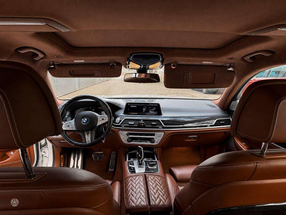 BMW 750, 4.4 l., Седан