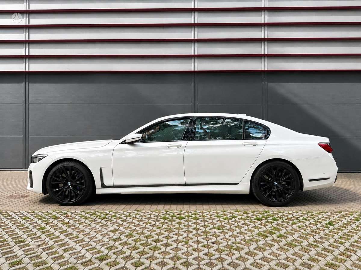 BMW 750, 4.4 l., Седан
