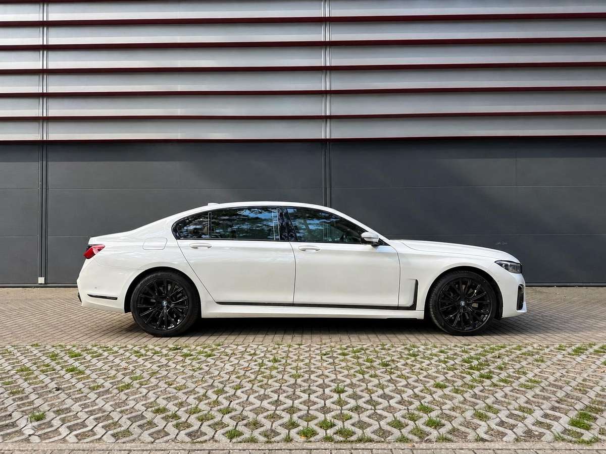 BMW 750, 4.4 l., Седан