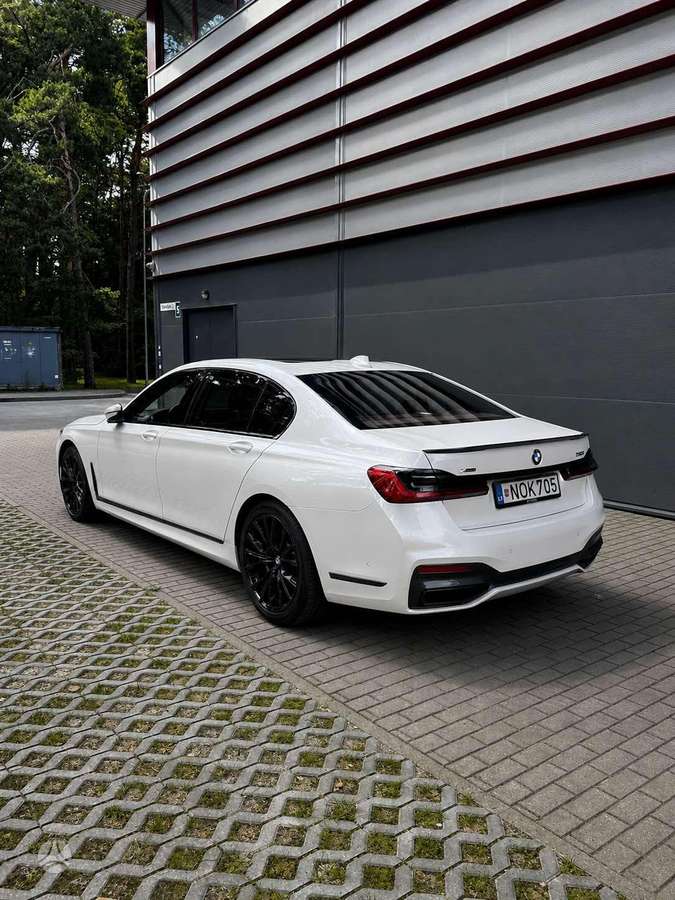 BMW 750, 4.4 l., Седан