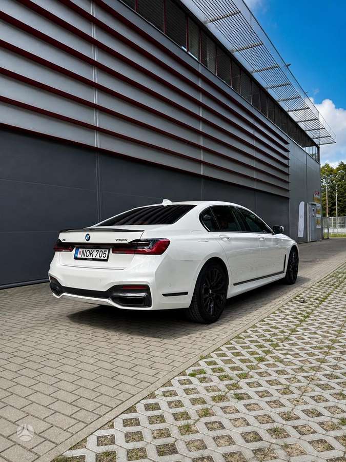 BMW 750, 4.4 l., Седан
