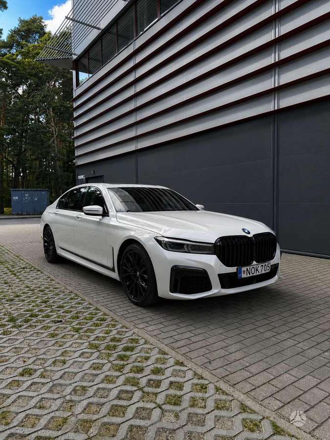 BMW 750, 4.4 l., Седан