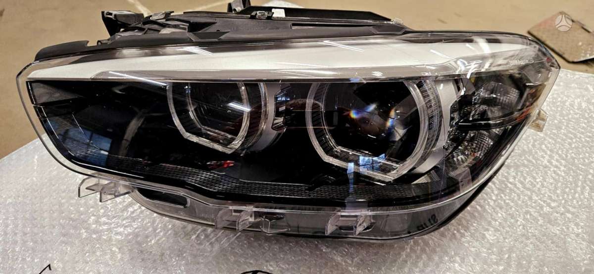 BMW 1 serija žibintai