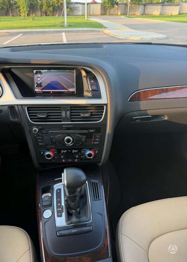 Audi A4, 2.0 l., Седан