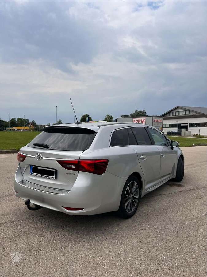 Toyota Avensis - 5