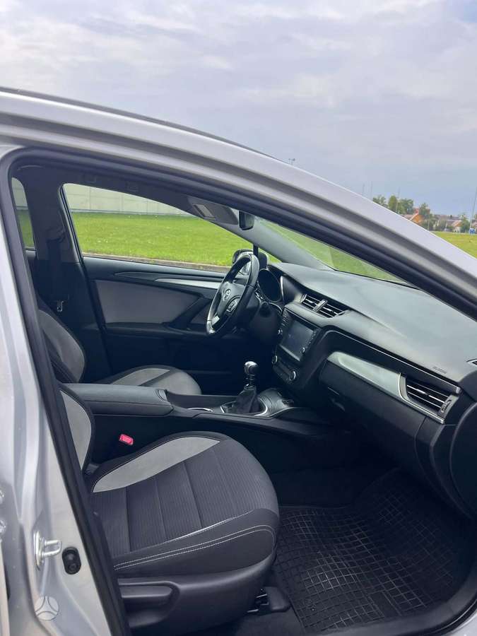 Toyota Avensis - 8