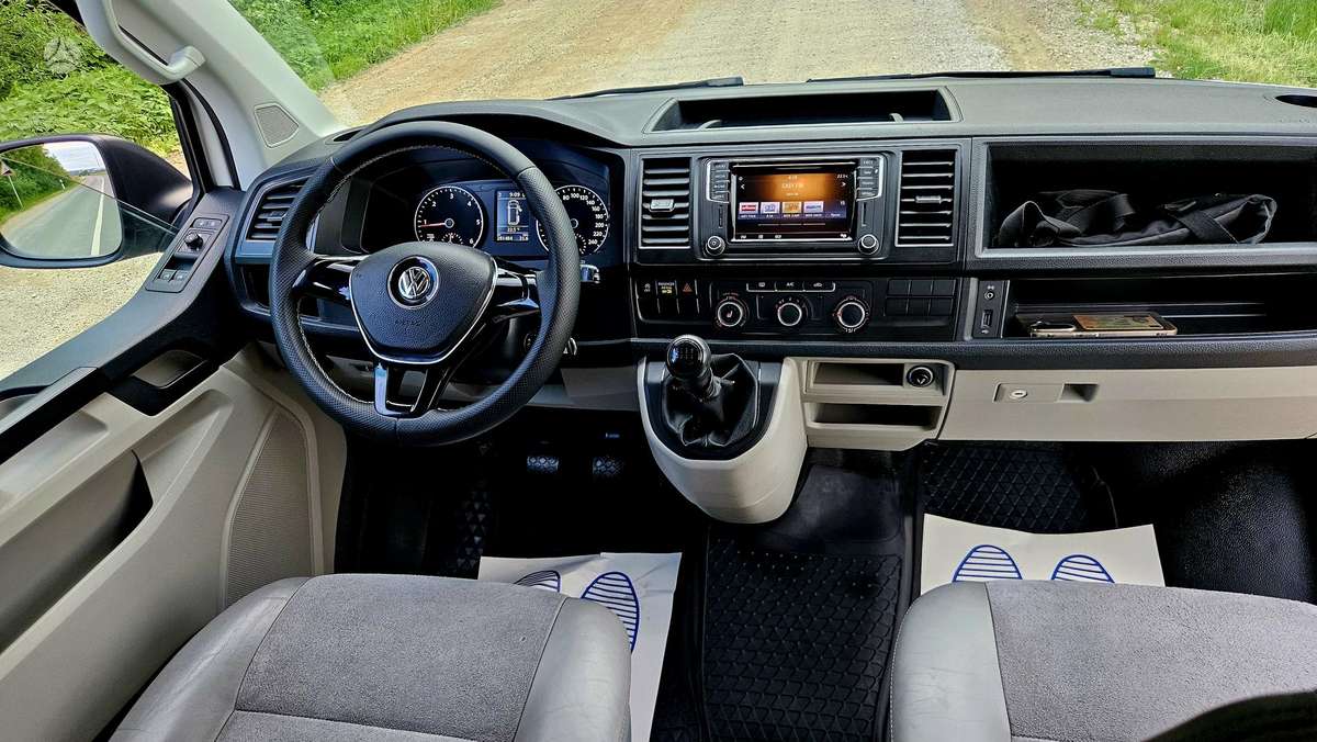 Volkswagen Multivan - 10